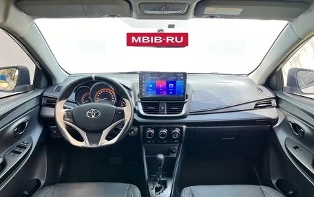 Toyota Yaris, 2022 год, 1 020 000 рублей, 17 фотография
