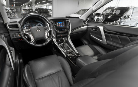 Mitsubishi Pajero Sport III рестайлинг, 2016 год, 3 050 000 рублей, 7 фотография