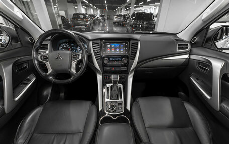 Mitsubishi Pajero Sport III рестайлинг, 2016 год, 3 050 000 рублей, 8 фотография
