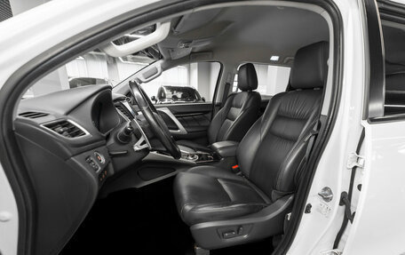 Mitsubishi Pajero Sport III рестайлинг, 2016 год, 3 050 000 рублей, 9 фотография