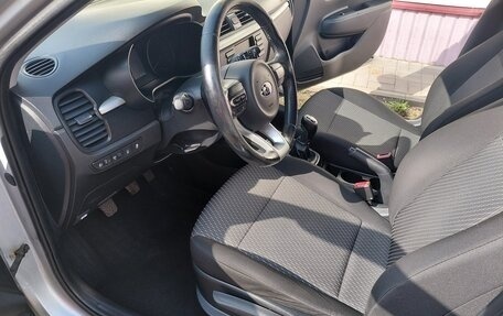 KIA Rio IV, 2018 год, 1 410 000 рублей, 10 фотография