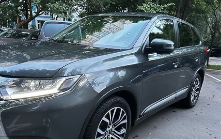 Mitsubishi Outlander III рестайлинг 3, 2021 год, 2 150 000 рублей, 5 фотография
