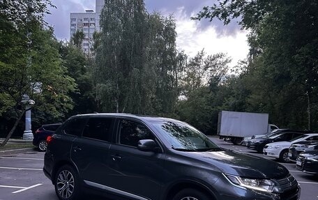 Mitsubishi Outlander III рестайлинг 3, 2021 год, 2 150 000 рублей, 6 фотография