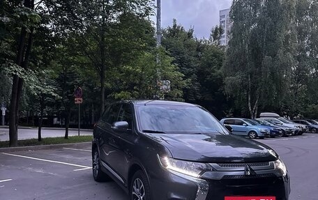 Mitsubishi Outlander III рестайлинг 3, 2021 год, 2 150 000 рублей, 10 фотография