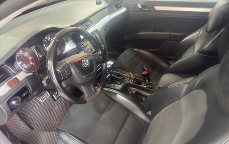 Skoda Superb III рестайлинг, 2011 год, 1 280 000 рублей, 23 фотография