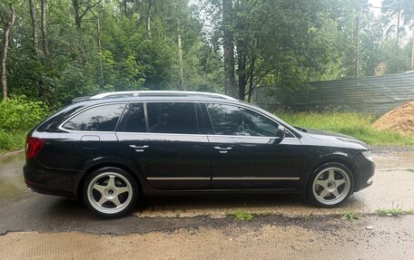 Skoda Superb III рестайлинг, 2011 год, 1 280 000 рублей, 28 фотография
