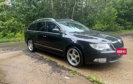 Skoda Superb III рестайлинг, 2011 год, 1 280 000 рублей, 24 фотография
