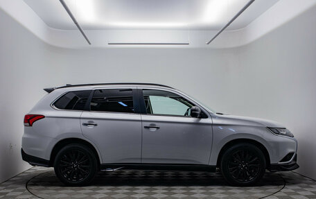 Mitsubishi Outlander III рестайлинг 3, 2022 год, 3 495 000 рублей, 4 фотография