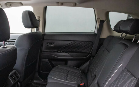 Mitsubishi Outlander III рестайлинг 3, 2022 год, 3 495 000 рублей, 12 фотография