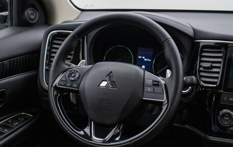 Mitsubishi Outlander III рестайлинг 3, 2022 год, 3 495 000 рублей, 16 фотография