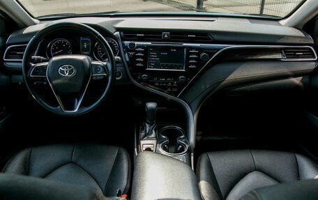Toyota Camry, 2018 год, 2 350 000 рублей, 15 фотография
