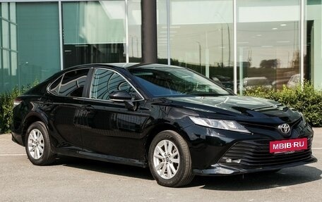 Toyota Camry, 2018 год, 2 350 000 рублей, 5 фотография