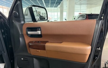 Toyota Sequoia II рестайлинг, 2011 год, 3 850 000 рублей, 15 фотография