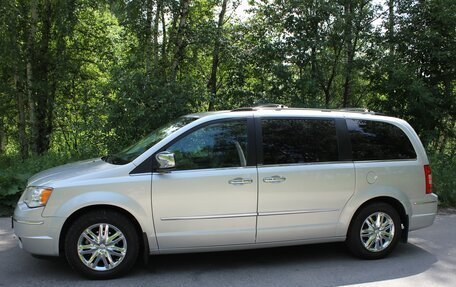 Chrysler Voyager IV, 2010 год, 2 150 000 рублей, 2 фотография