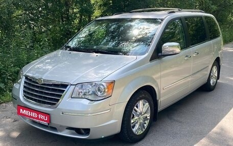 Chrysler Voyager IV, 2010 год, 2 150 000 рублей, 34 фотография