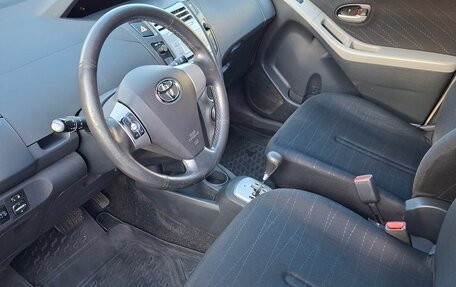 Toyota Yaris III рестайлинг, 2007 год, 380 000 рублей, 8 фотография