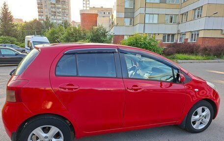 Toyota Yaris III рестайлинг, 2007 год, 380 000 рублей, 3 фотография