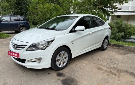 Hyundai Solaris II рестайлинг, 2015 год, 1 035 000 рублей, 2 фотография