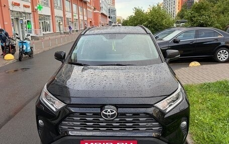Toyota RAV4, 2020 год, 3 100 000 рублей, 2 фотография