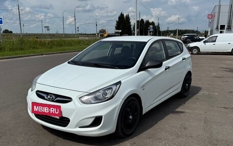 Hyundai Solaris II рестайлинг, 2012 год, 830 000 рублей, 1 фотография