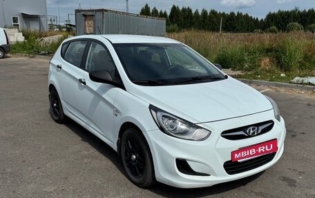 Hyundai Solaris II рестайлинг, 2012 год, 830 000 рублей, 2 фотография