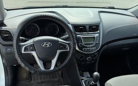 Hyundai Solaris II рестайлинг, 2012 год, 830 000 рублей, 13 фотография