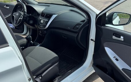 Hyundai Solaris II рестайлинг, 2012 год, 830 000 рублей, 18 фотография