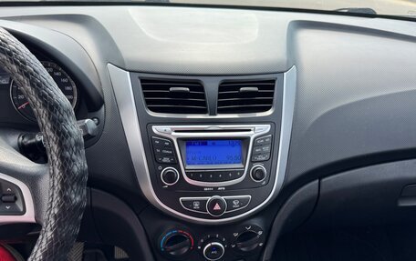 Hyundai Solaris II рестайлинг, 2012 год, 830 000 рублей, 24 фотография