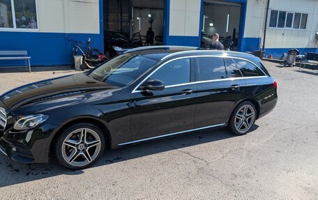 Mercedes-Benz E-Класс, 2019 год, 2 400 000 рублей, 2 фотография