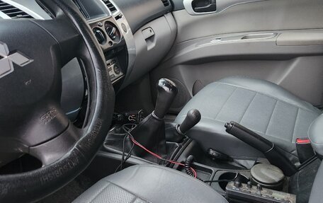 Mitsubishi Pajero Sport II рестайлинг, 2013 год, 1 750 000 рублей, 10 фотография