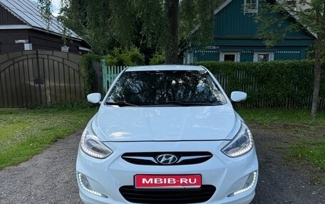 Hyundai Solaris II рестайлинг, 2013 год, 870 000 рублей, 1 фотография