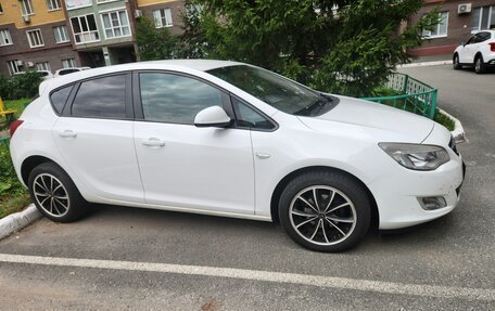 Opel Astra J, 2011 год, 580 000 рублей, 3 фотография