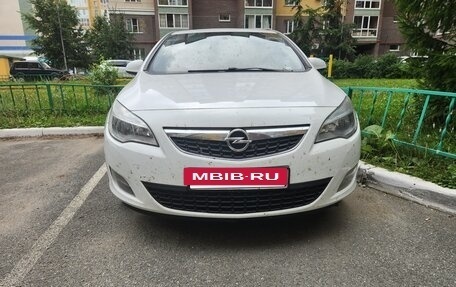 Opel Astra J, 2011 год, 580 000 рублей, 2 фотография