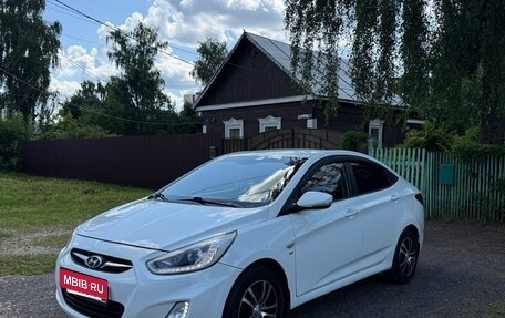 Hyundai Solaris II рестайлинг, 2013 год, 870 000 рублей, 2 фотография