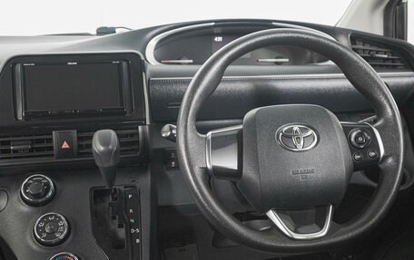Toyota Sienta II, 2021 год, 1 349 000 рублей, 14 фотография