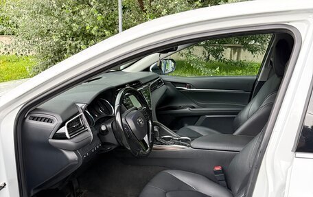 Toyota Camry, 2019 год, 2 650 000 рублей, 5 фотография