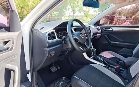 Volkswagen T-Roc I, 2022 год, 1 649 999 рублей, 8 фотография