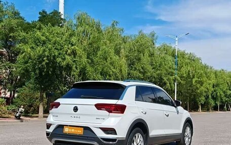 Volkswagen T-Roc I, 2022 год, 1 649 999 рублей, 4 фотография