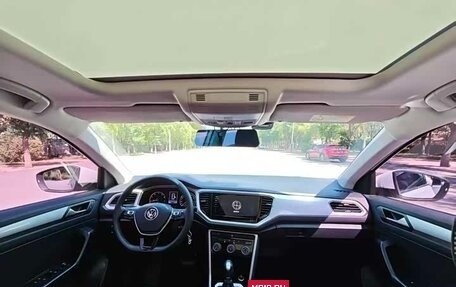 Volkswagen T-Roc I, 2022 год, 1 649 999 рублей, 7 фотография