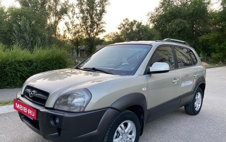 Hyundai Tucson III, 2006 год, 850 000 рублей, 2 фотография