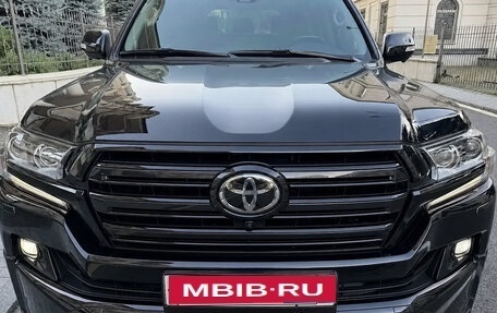 Toyota Land Cruiser 200, 2017 год, 5 710 000 рублей, 1 фотография