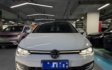 Volkswagen Golf VIII, 2024 год, 1 950 000 рублей, 2 фотография