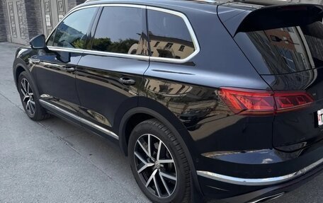 Volkswagen Touareg III, 2018 год, 4 290 000 рублей, 6 фотография