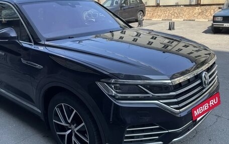 Volkswagen Touareg III, 2018 год, 4 290 000 рублей, 2 фотография
