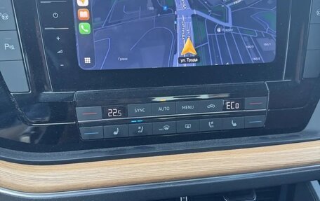Volkswagen Touareg III, 2018 год, 4 290 000 рублей, 11 фотография