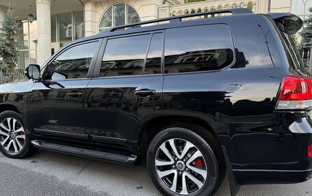 Toyota Land Cruiser 200, 2017 год, 5 710 000 рублей, 3 фотография