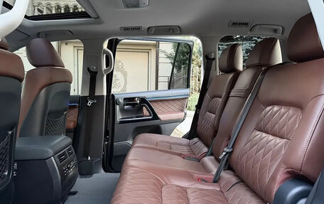 Toyota Land Cruiser 200, 2017 год, 5 710 000 рублей, 13 фотография