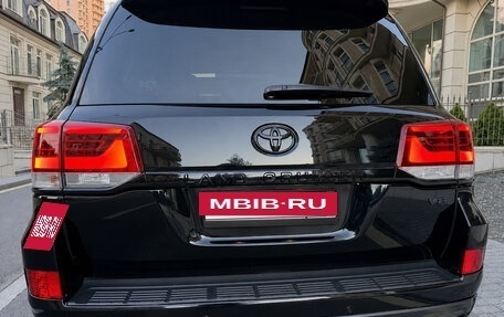 Toyota Land Cruiser 200, 2017 год, 5 710 000 рублей, 2 фотография
