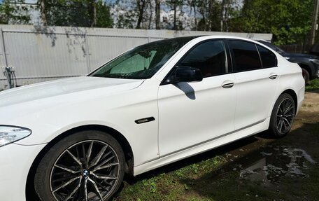 BMW 5 серия, 2012 год, 1 050 000 рублей, 2 фотография