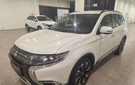Mitsubishi Outlander III рестайлинг 3, 2021 год, 2 364 706 рублей, 1 фотография